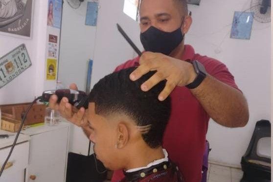 Corte de cabelo com desenho disfarçado Barbearia stilus hair 