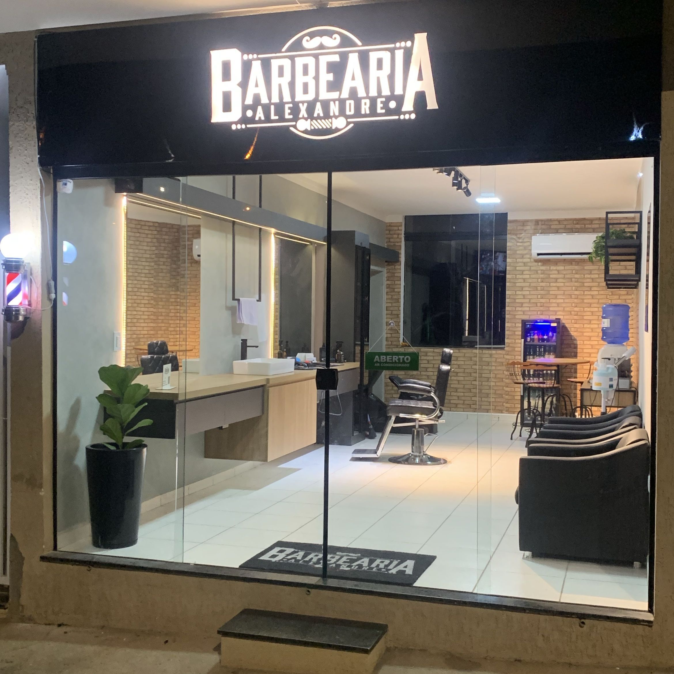 Barbearia Alexandre, Rua Vereador Alberto Mario Segreti, 37805-000, Juruaia