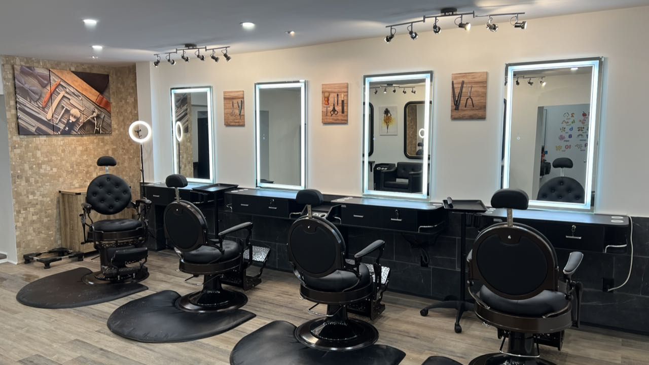The best barbers near you in Laval - Find a barbershop on Booksy!