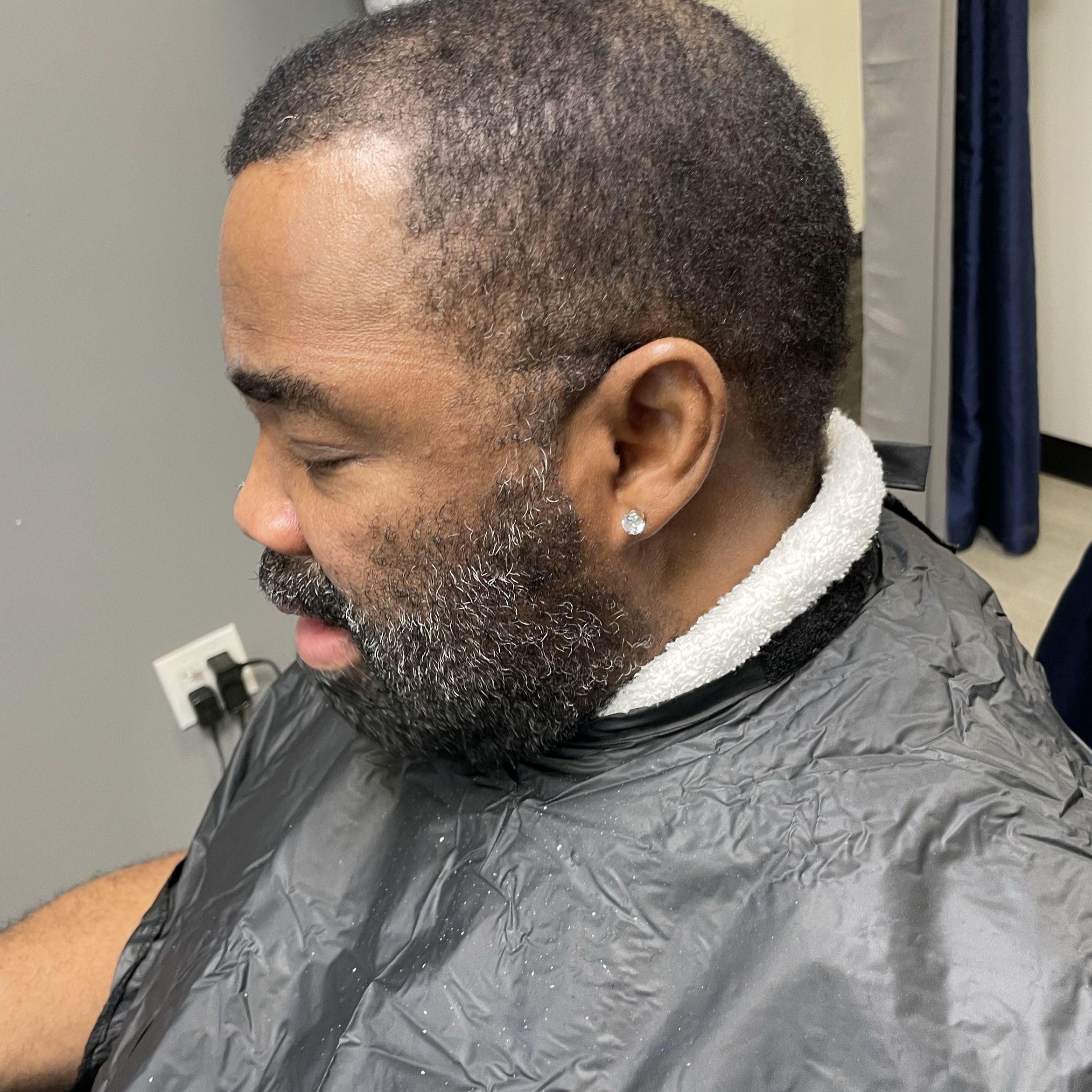 Gray 👨🏾‍🦳👨🏾‍🦳Coverage includes Haircut w/ Beard portfolio