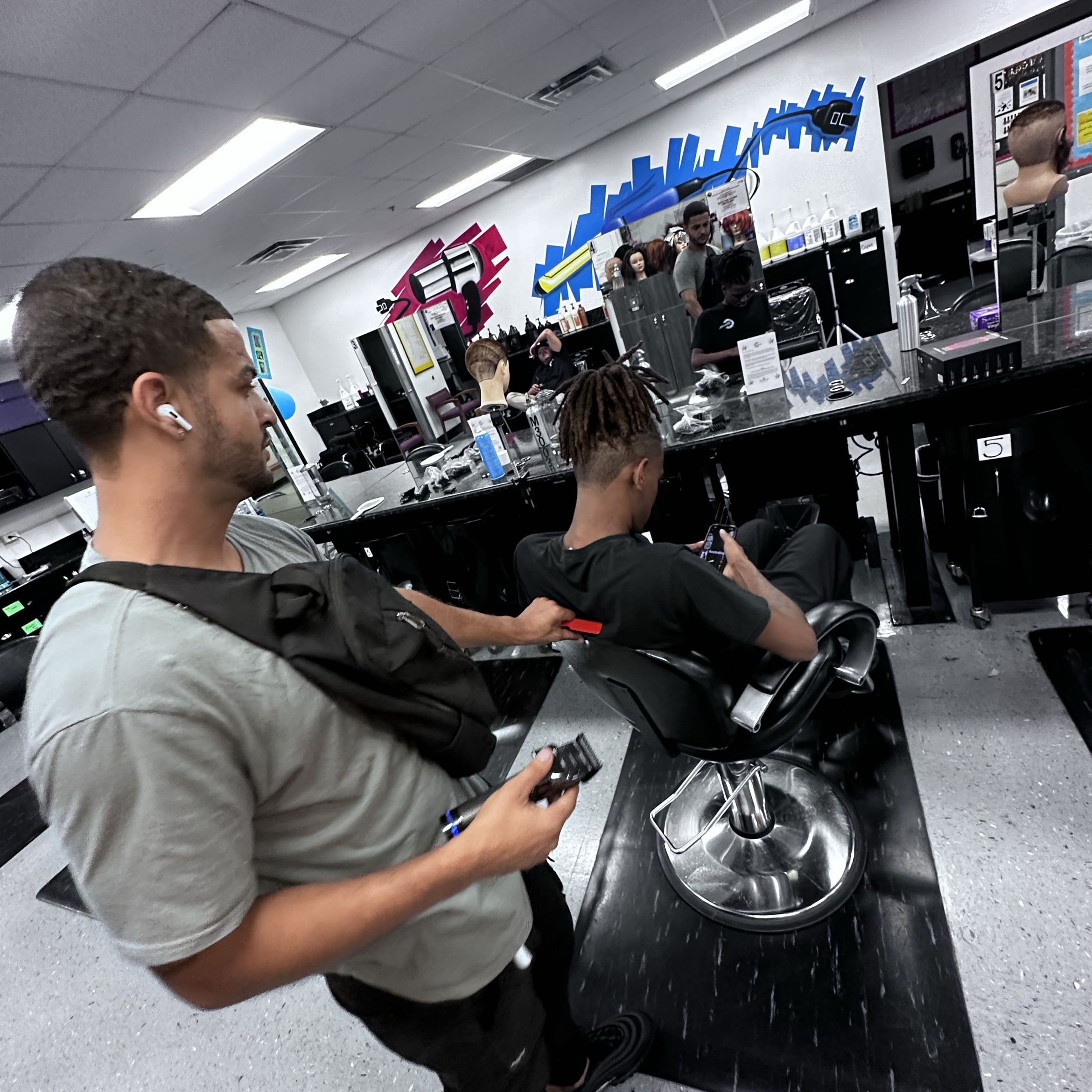 DeeAbundantBarber, Wesley Chapel Blvd, Lutz, 33559