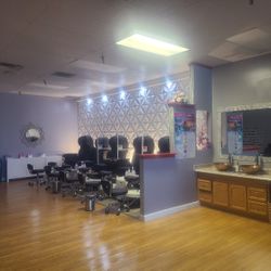 Le Nails, 23525 US Highway 23 S, Circleville, 43113