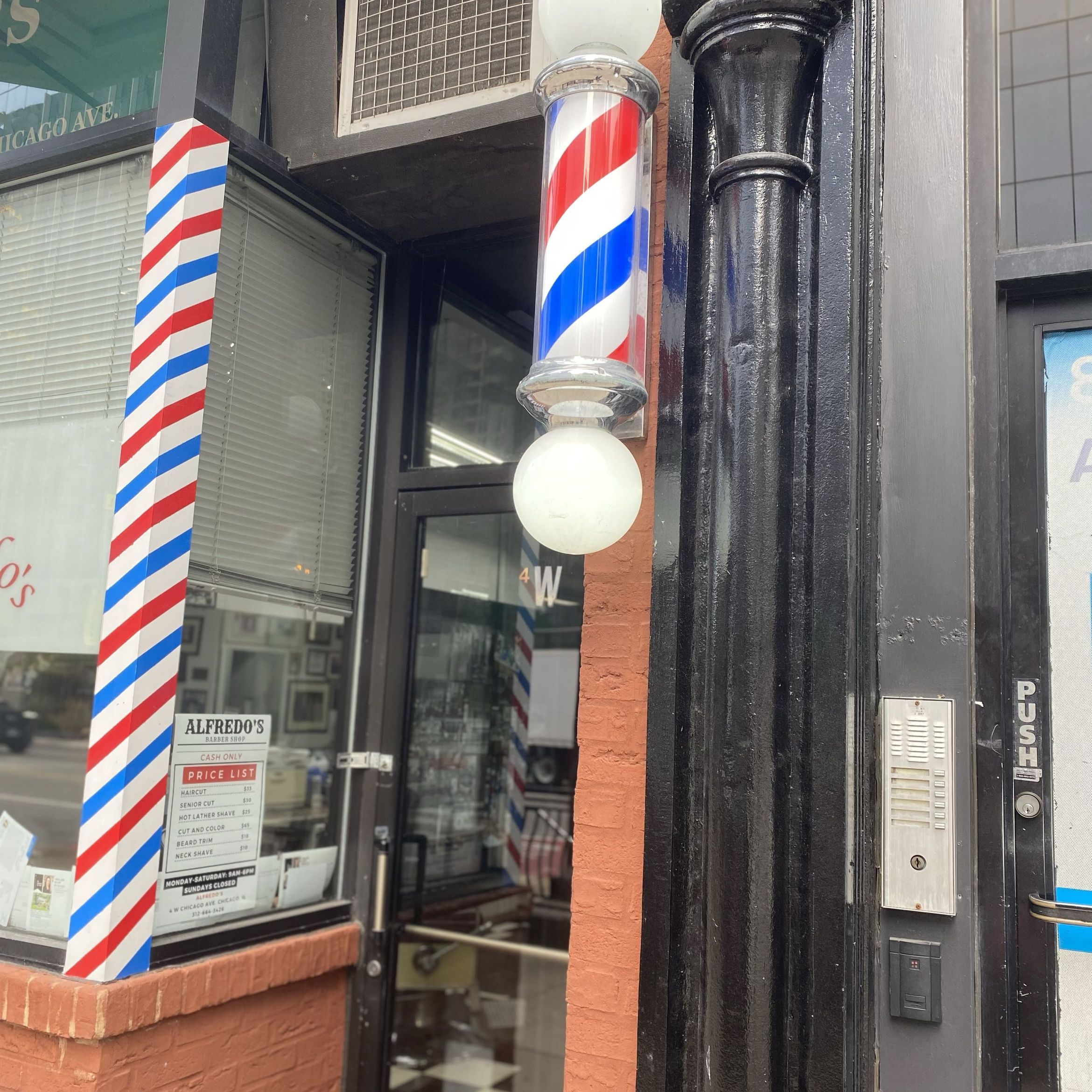 Clint @Alfredos Barbershop, 4 W Chicago Ave, Chicago, 60654