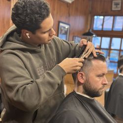 Rigoberto’s barbershop, 10-82 Cypress Ave, Ridgewood, Ridgewood 11385