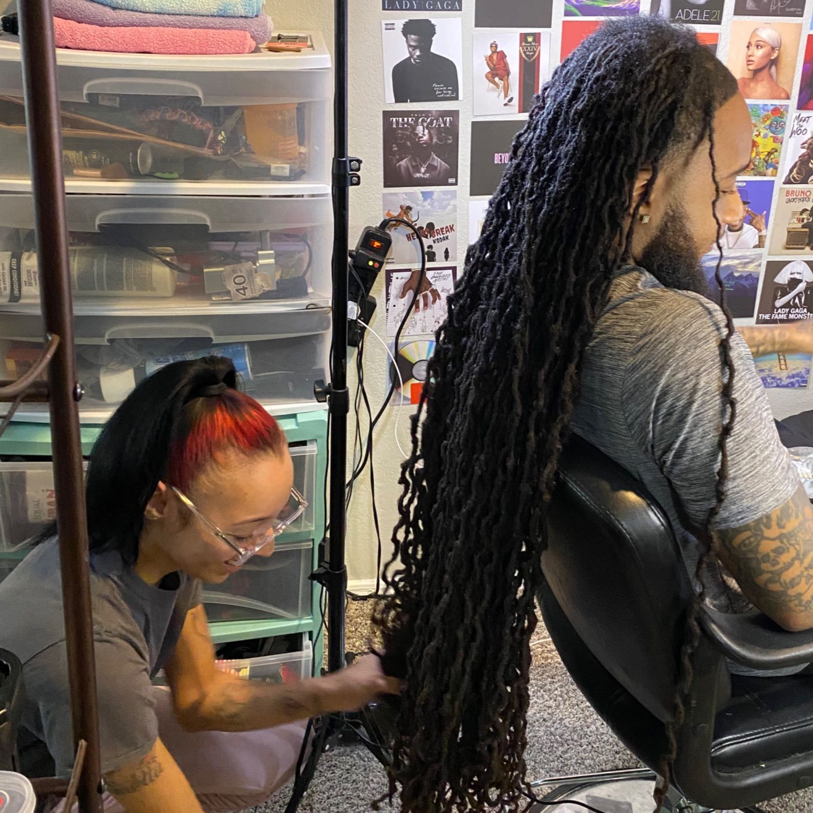 Holllywood Star Locs, 2405 Taylor street, Dallas, 75201