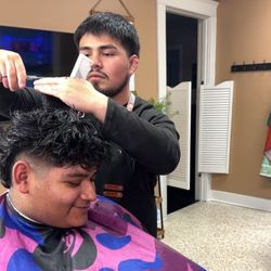 A.rayzCuts, 620 W Park Ave, Aurora, 60506
