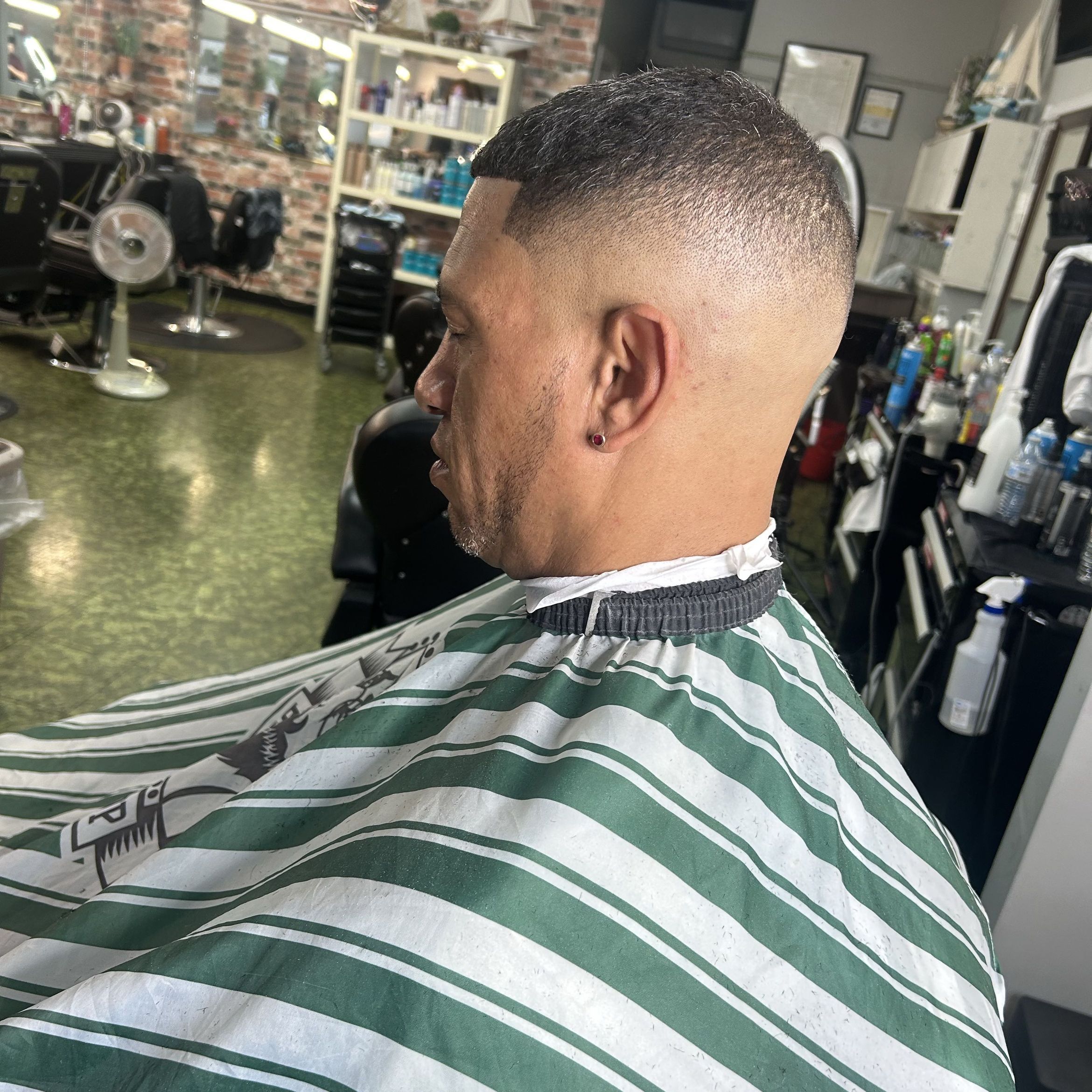 Alejandro barber shop, 312 E 14th St, San Leandro, 94577