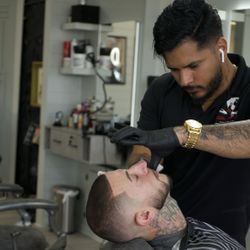 Rey barber @islandz Sleek Fades, 9722 Front Beach Rd, Panama City Beach, 32407