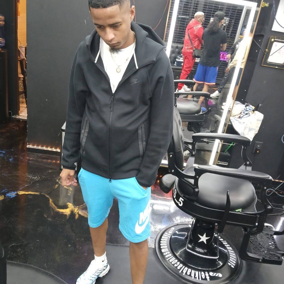 pelando y rapeando-pulpo barbershop, 2050 Frederick Douglass Blvd, New York, 10026