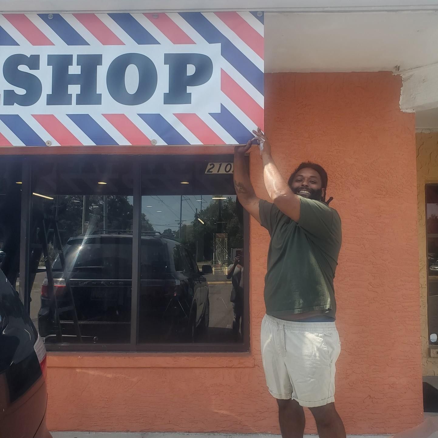 Doug's Barbershop, 2092 West Busch Boulevard, Tampa, 33612