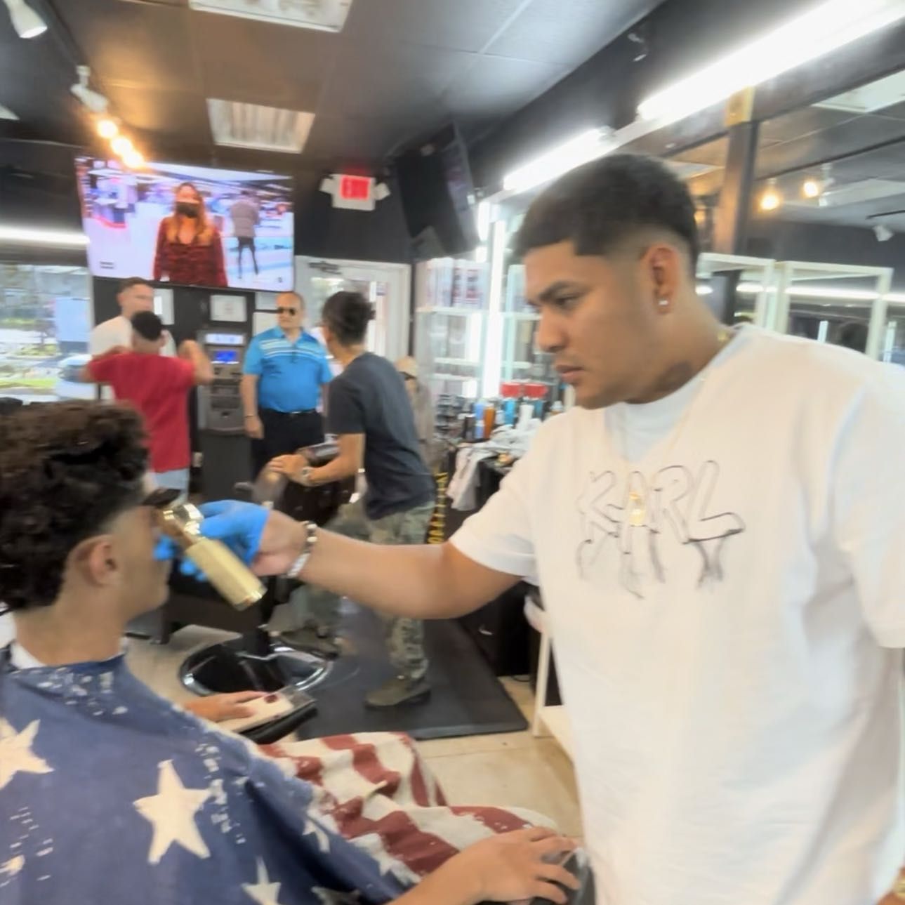 la elegancia barber shop, 1890 NW 2nd Ave, Boca Raton, 33432