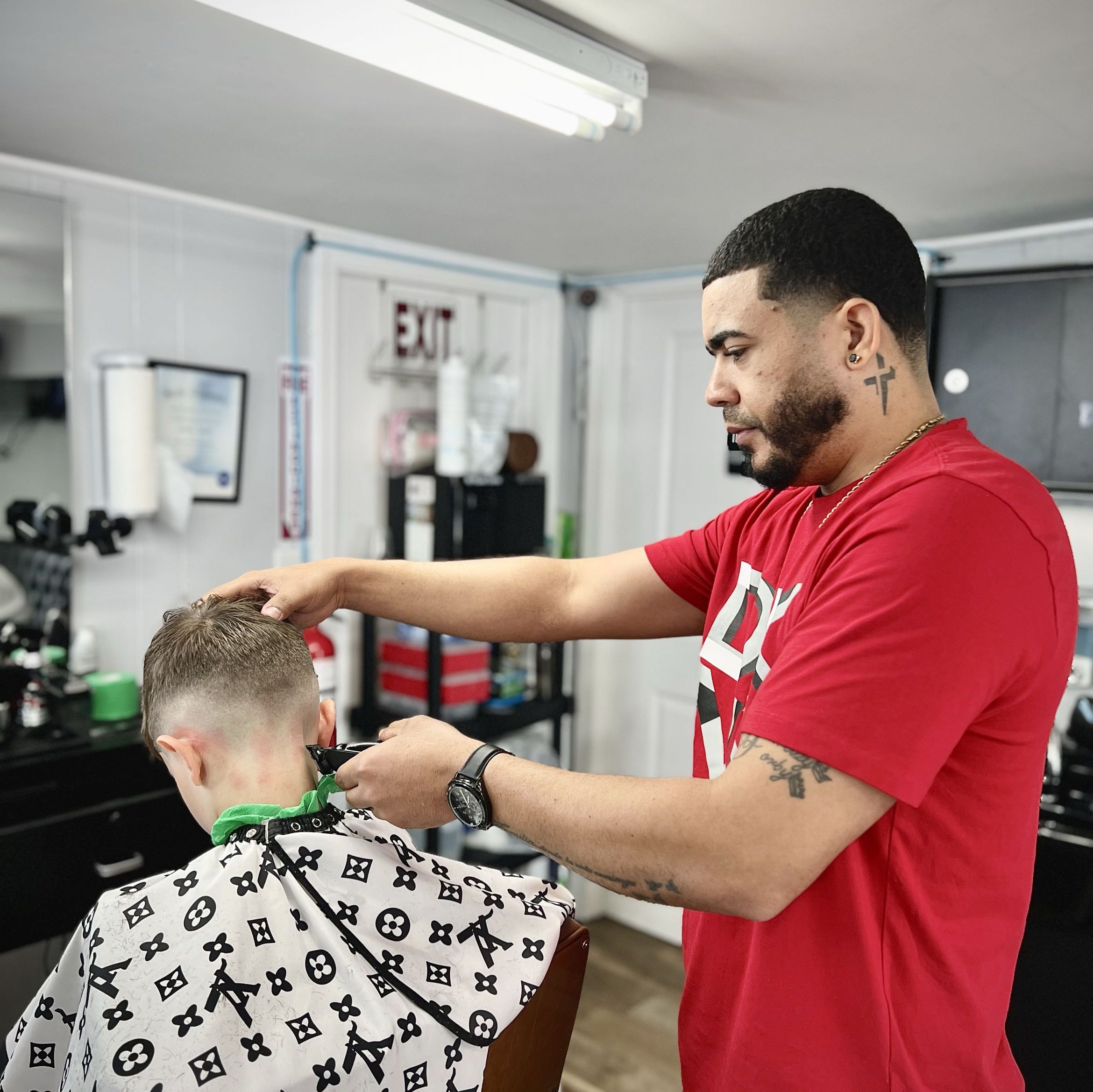 Oscar Barbershop, 125 unión st. Lynn MA. 01902, Lynn, 01902