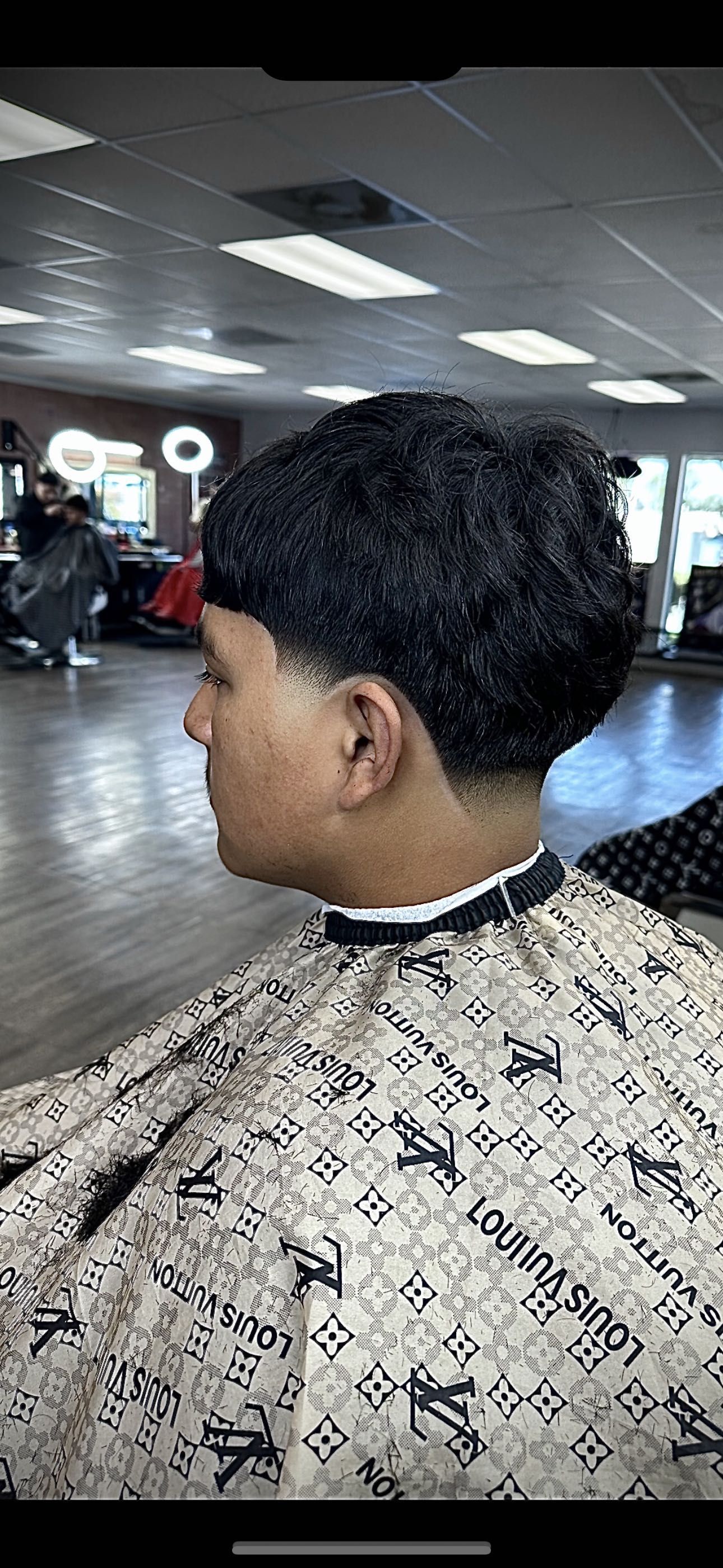 chuy the barber, 160 S Farmersville Blvd, Farmersville, 93223