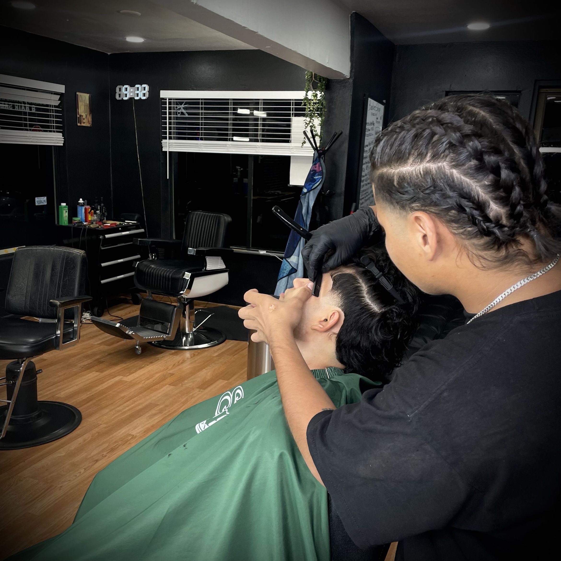 Barber, 3330 E McKinley Ave, Fresno, 93703