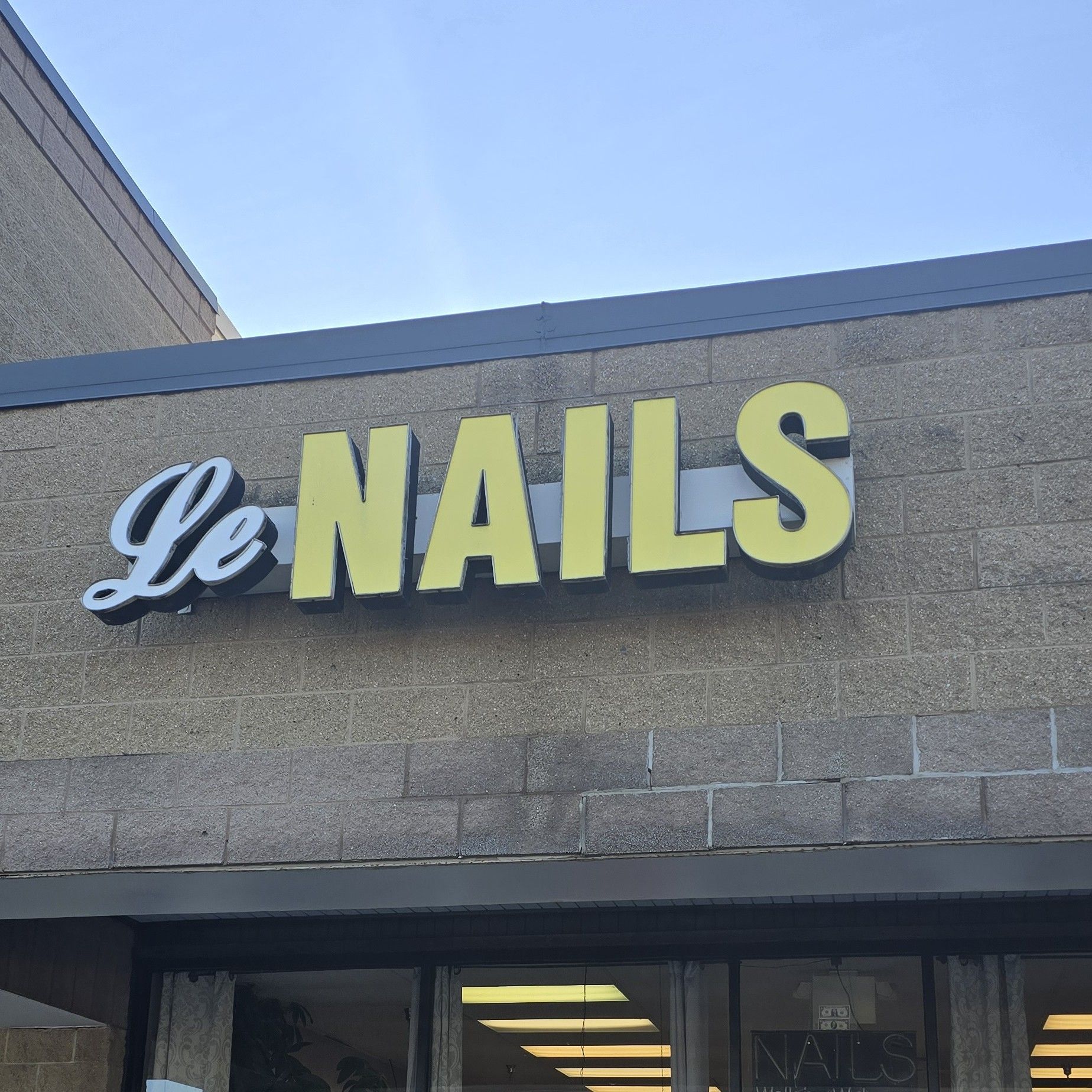 Le Nails, 23525 US-23, Circleville, 43113