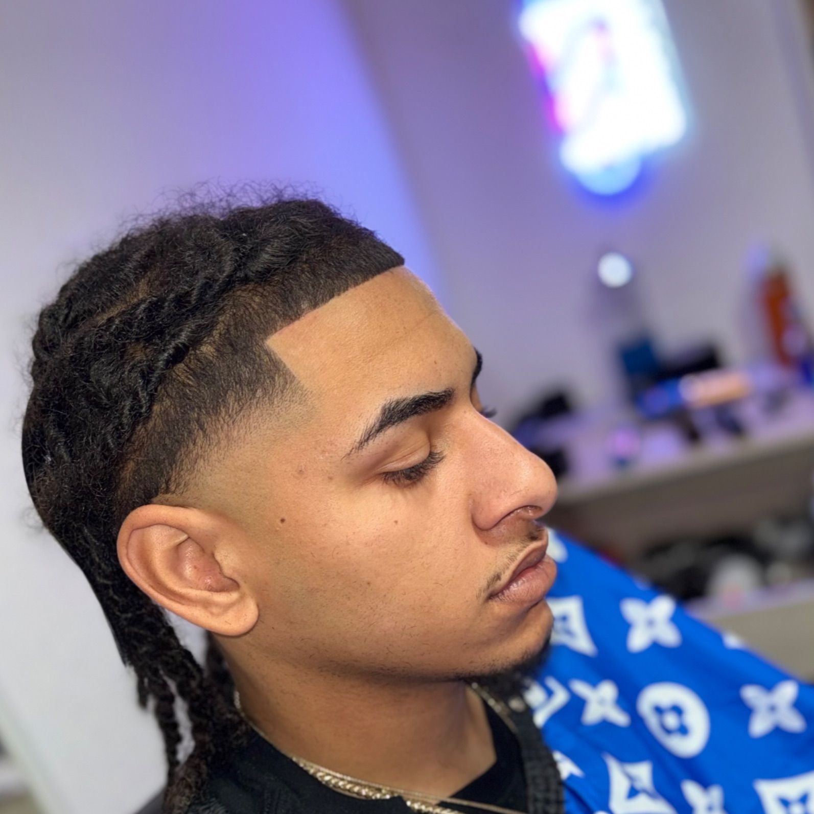 EWayy Cutz, 1024 Broadway, Rockford, 61104