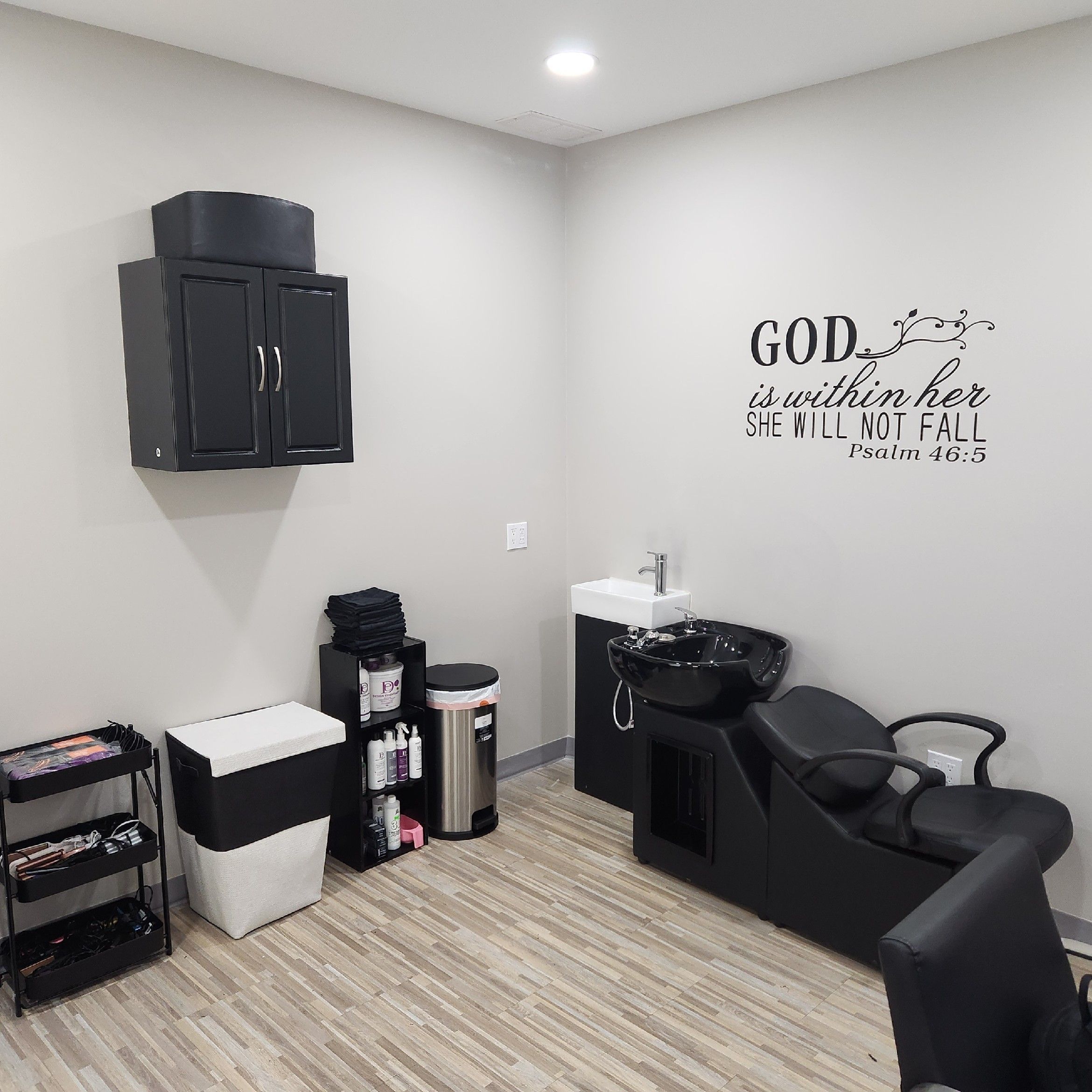 Downs Beauty Salon Suite, 3820 Dave Ward Dr Suite 1100, Conway, 72034