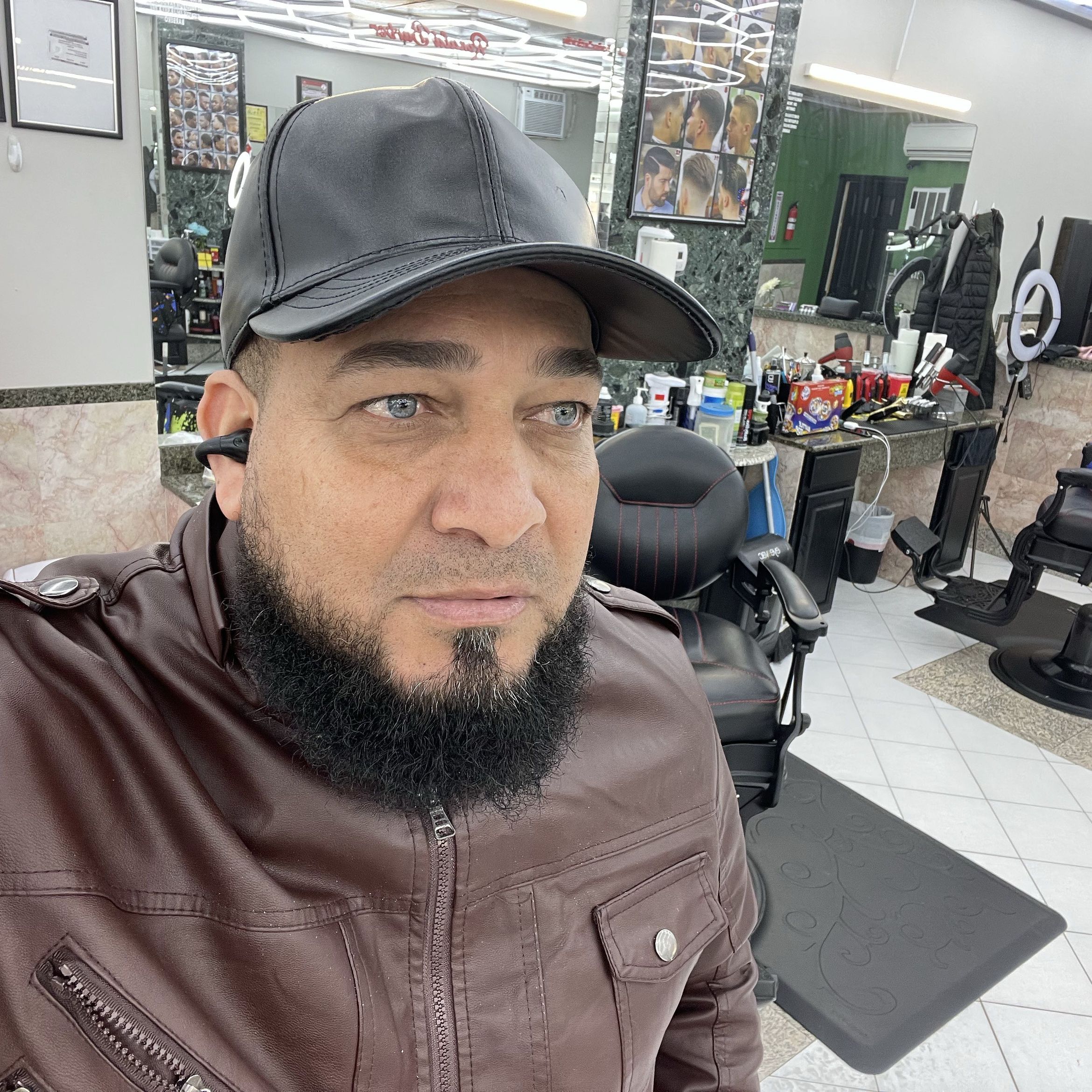 Misael barber, 260 Lincoln St, Magic razor touch barbershop, Worcester, 01605