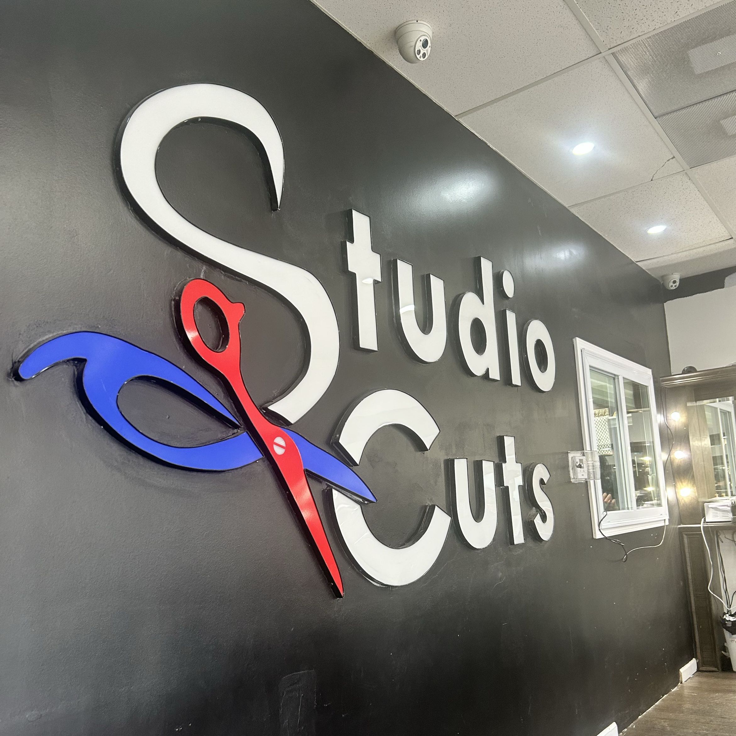 Studio Cuts, 10148 S Roberts Rd, Palos Hills, 60465