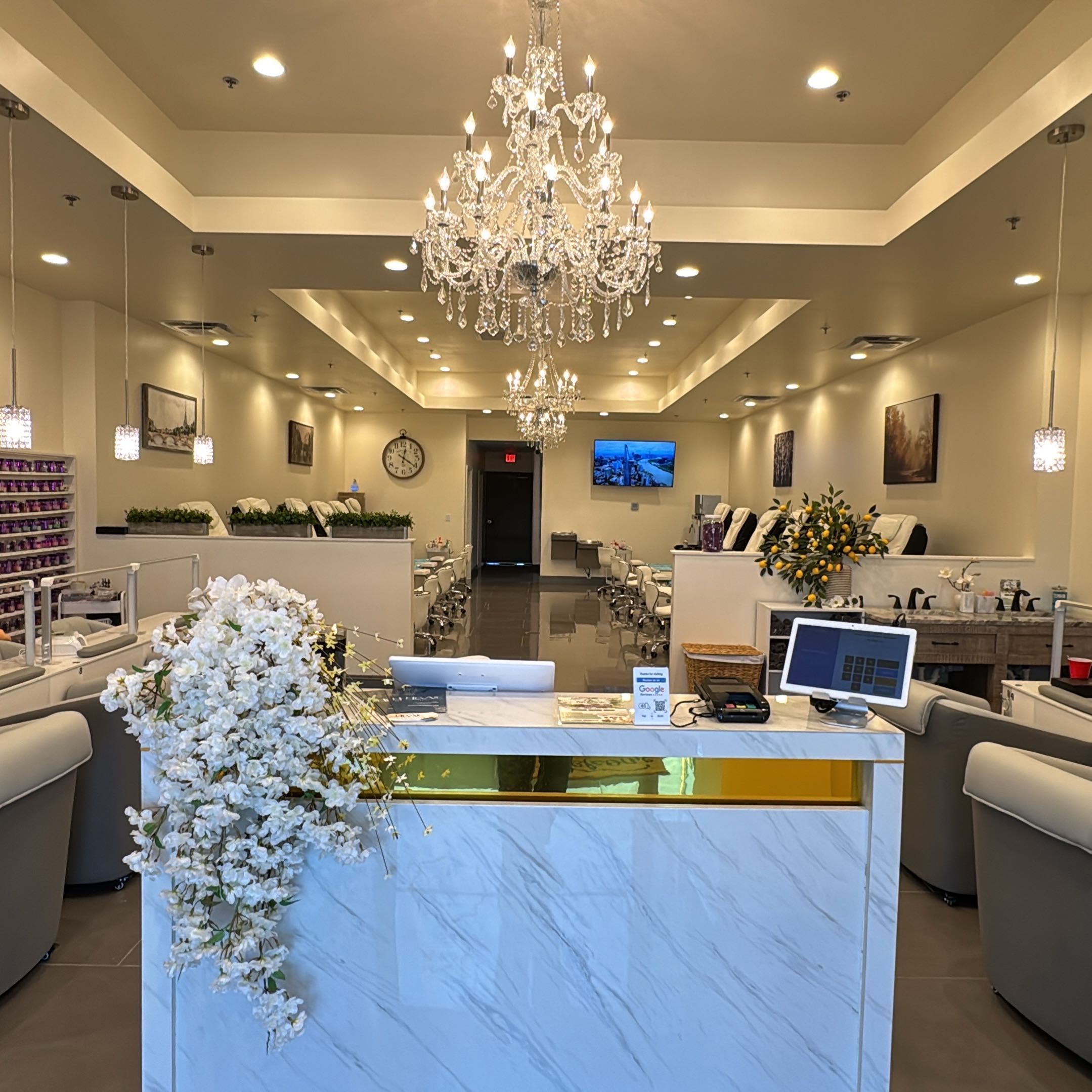 Lux nail and spa, 4310 Evan Greene Plz, Morristown, 37814