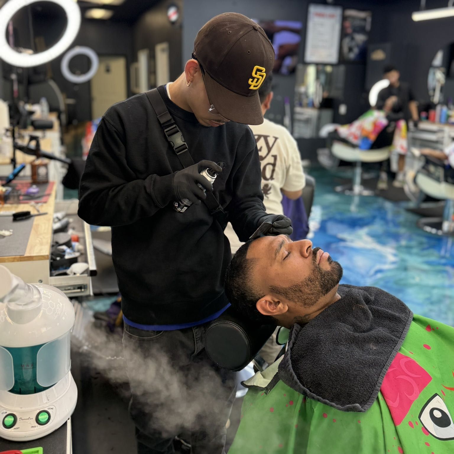 manny_barber__, 5181 W Sunset Blvd Los Ángeles, CA  90027 Estados Unidos, Los Angeles, 90027