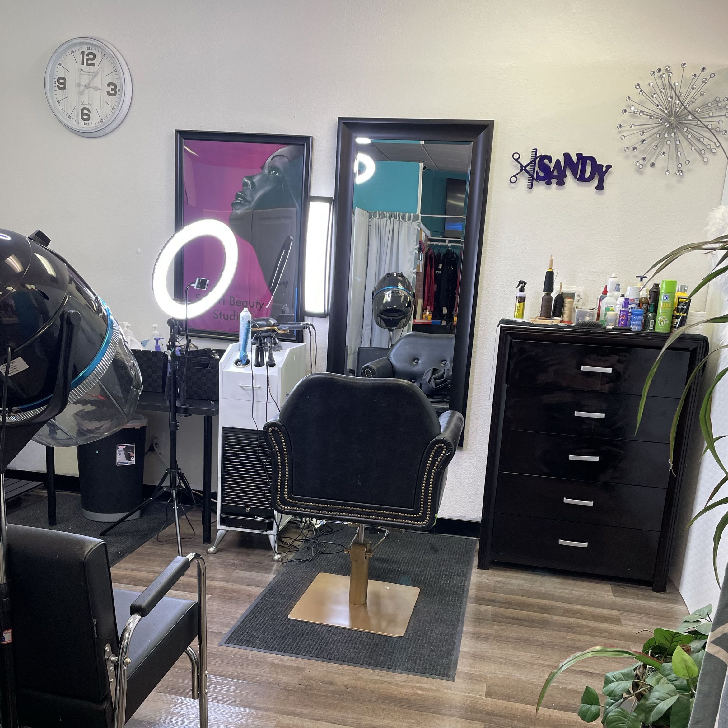 Welcome to our beautiful and clean salon portfolio