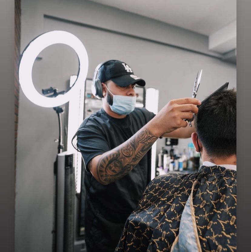 Get the Perfect Men's Haircut at Our Premium Barber Shop – Rockstar Made