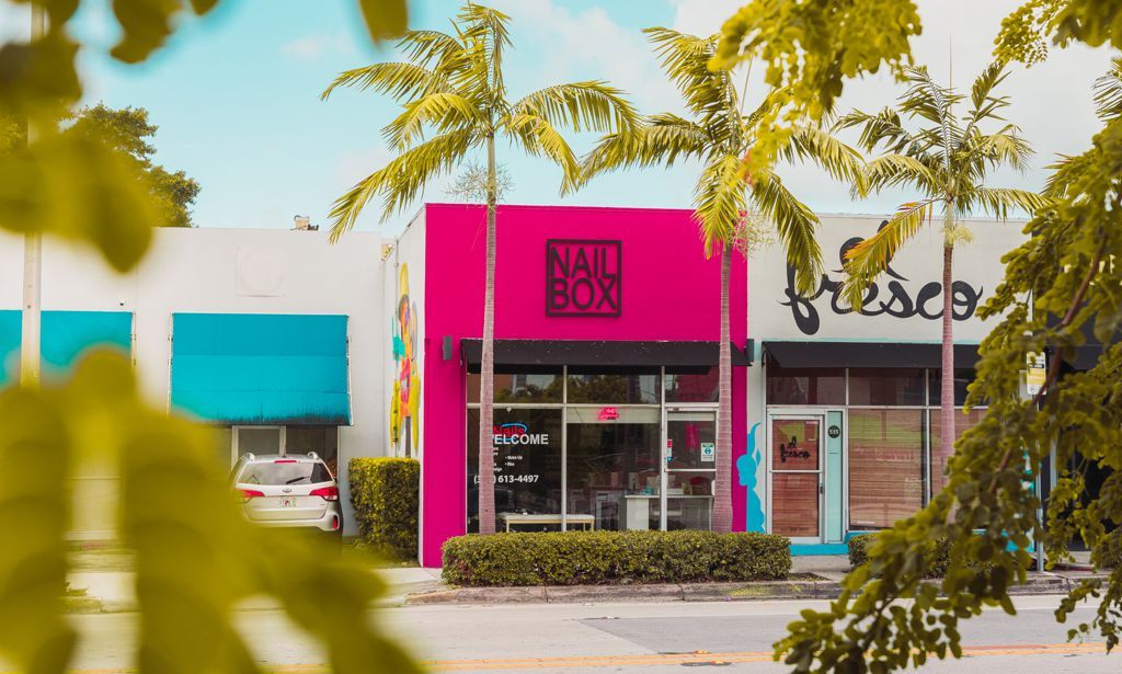 Đặt lịch NailBox Miami trực tuyến: Với dịch vụ đặt lịch trực tuyến của NailBox Miami, bạn có thể tiết kiệm thời gian và sức lực để đi lại trong những ngày bận rộn. Với đội ngũ nhân viên lành nghề và không gian sang trọng, NailBox Miami sẽ là nơi lý tưởng để bạn thư giãn và trang điểm đẹp tự tin.