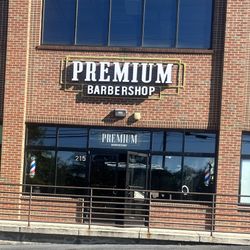 Manuel Premium Barbershop, 8224 Spruce Street, 215, Manassas, 20111