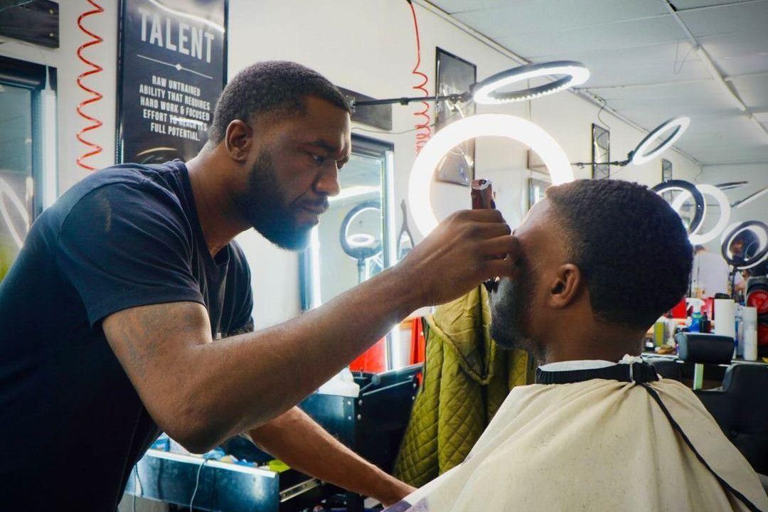 Barbershops Near Me in Chattanooga | Find Best Barbers Open Near You!