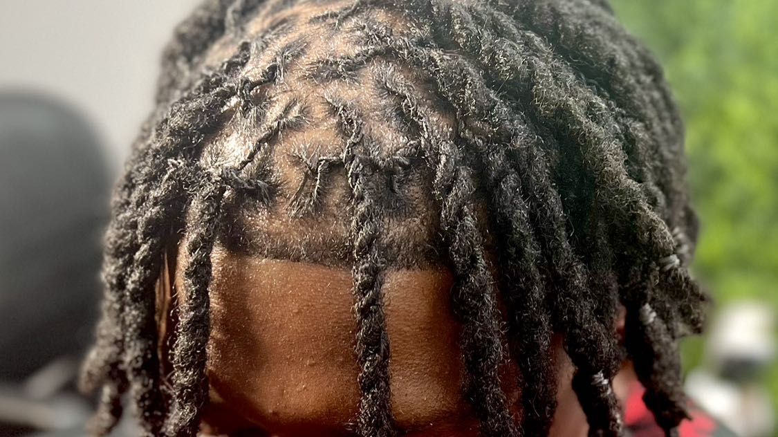 HOW TO RETWIST DREADLOCKS WITH CROCHET LATCH HOOK. 