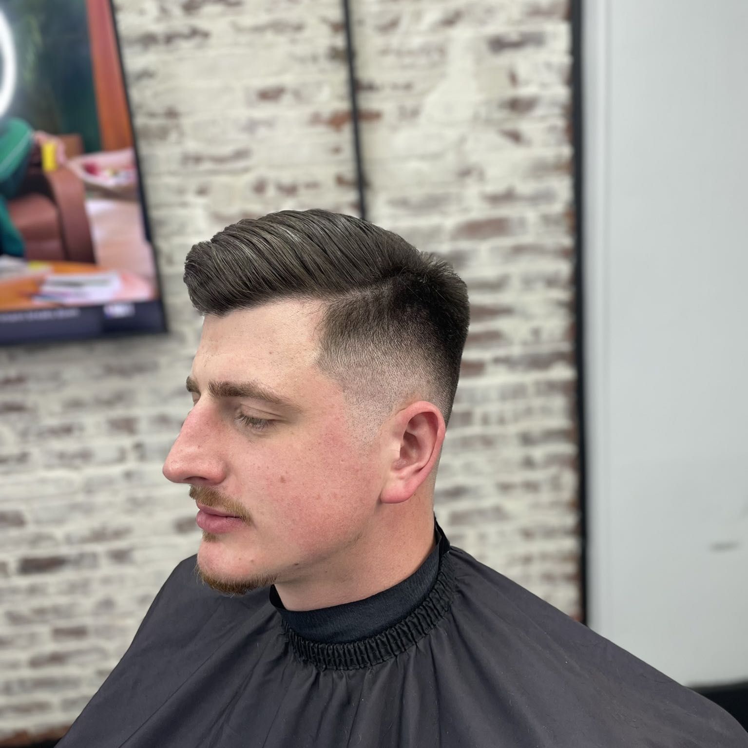 Mens haircut w/razor finish portfolio