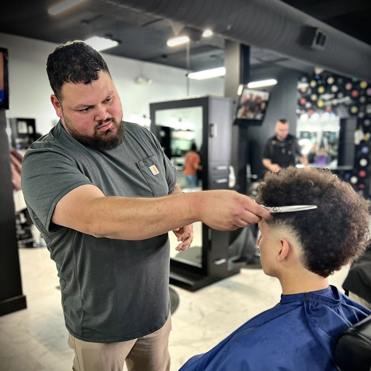 Tony Gomez @Cruz Cutz Barbershop, 1609 5th Ave, Moline, 61265