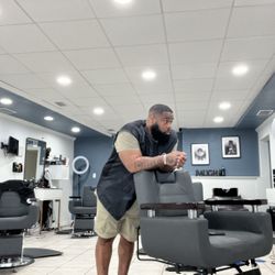 Hootie @ Mankind Barber Lounge (owner/ master barber), 1274 N Palm Ave, Sarasota, 34236