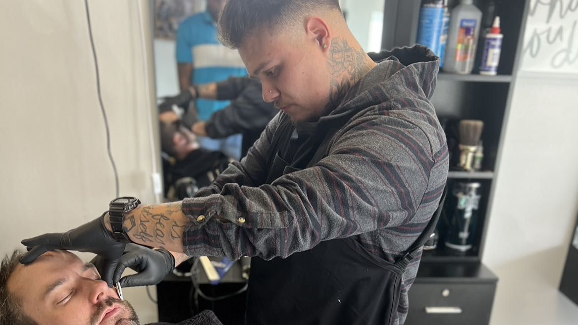 Denver man tips stylist $2,500 for haircut, $3,300 more to barbershop  employees