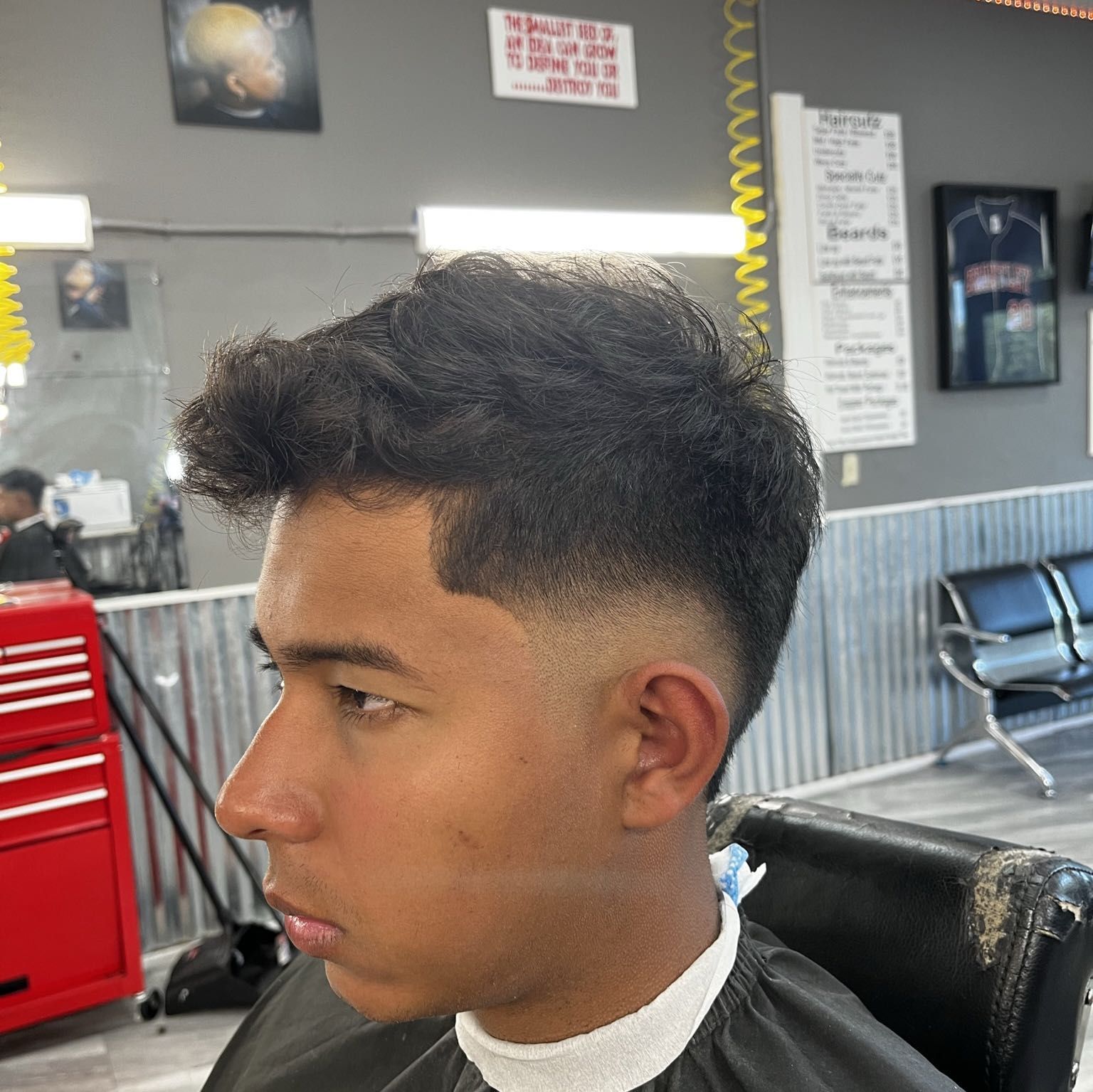 Men’s haircut with scissors cut on top portfolio