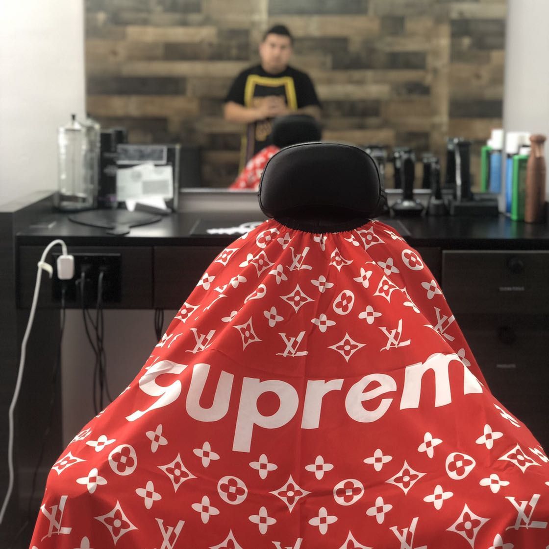 supreme lv barber cape