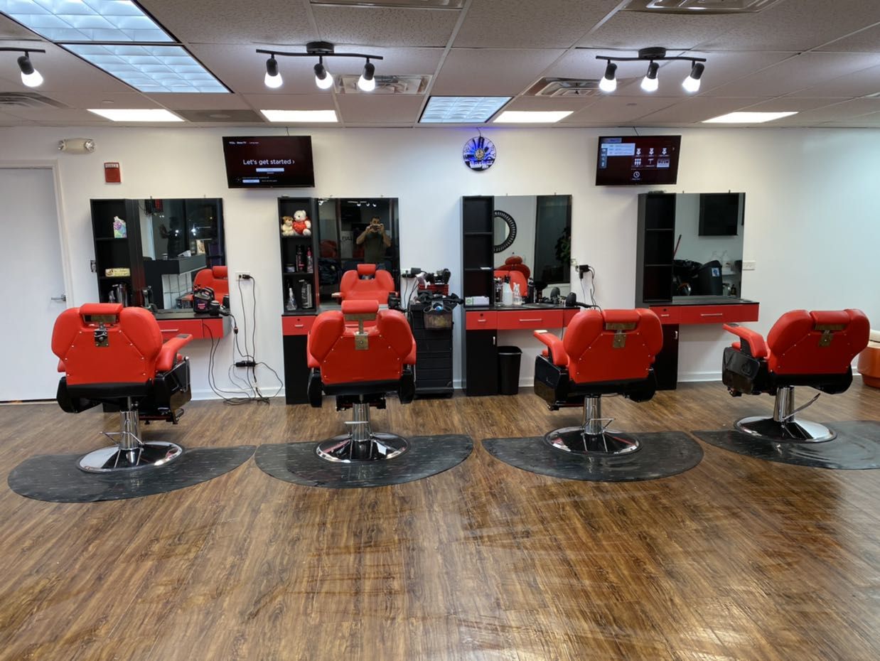 Curls Salon And Spa & Barber Shop, 4801 Greenwood St, Skokie, 60077