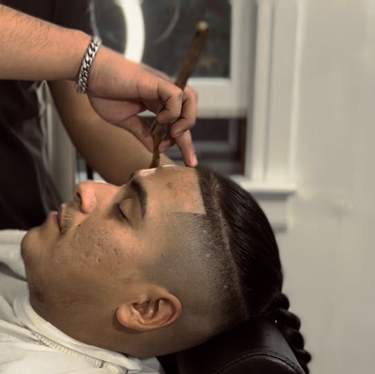 TRADITIONAL HAIRCUT + EYEBROWS💇🏼‍♂️(CASH ONLY)💈 portfolio