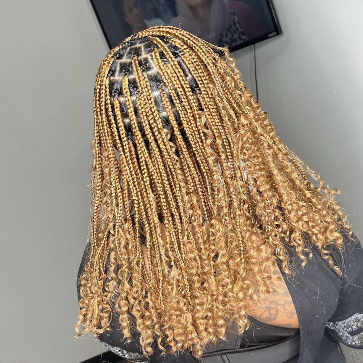 Small bohemian Knotless braids bob with human hair portfolio