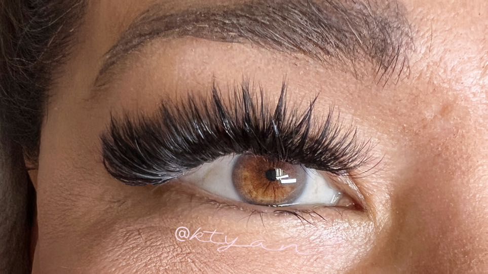 Authentic Mink Fur Eyelash Extensions in Toronto and Vaughan