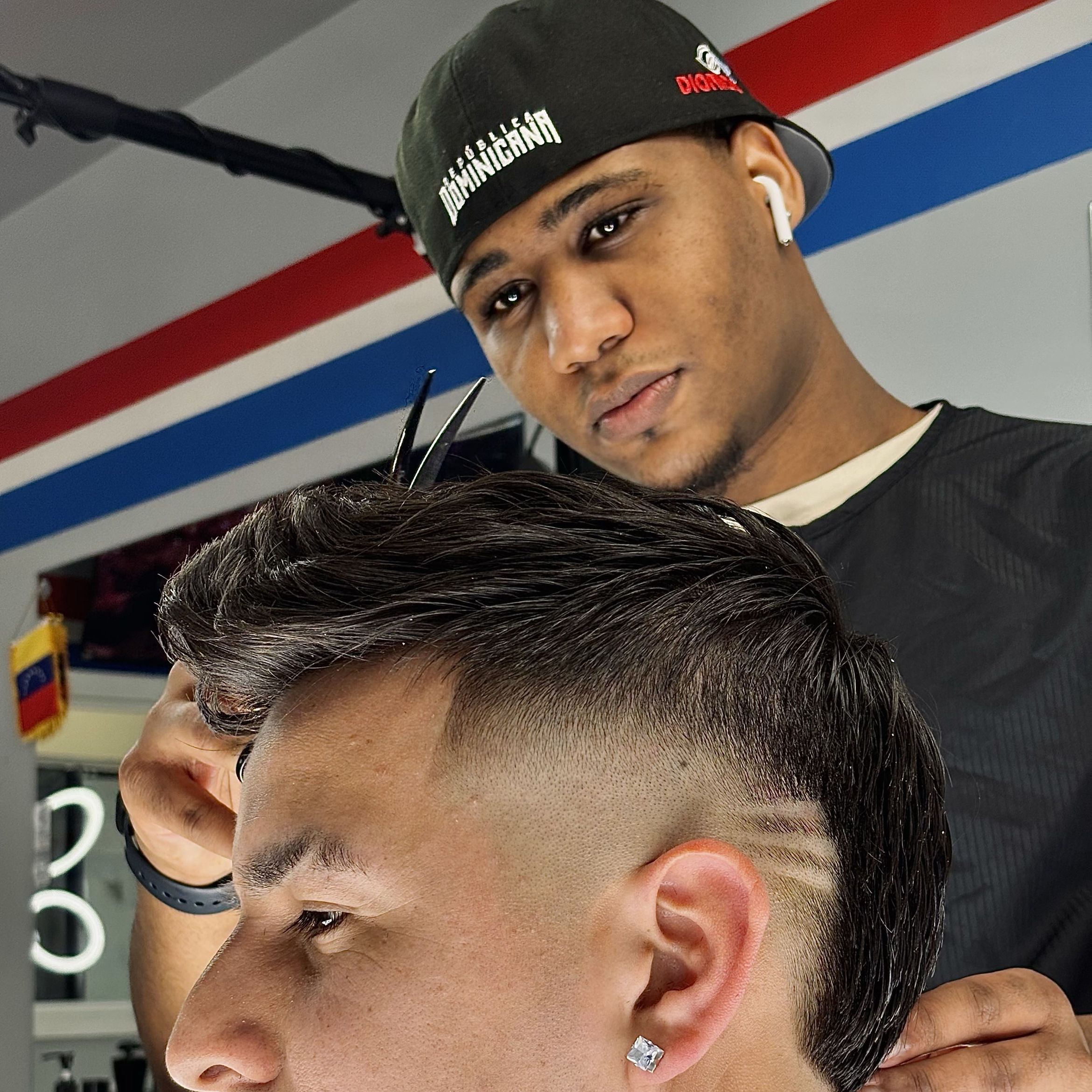 DIONICIO BARBER🇩🇴, 1711 grand ave, Waukegan, 60085