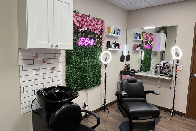 Hair Salons Near You in Thornton, CO - Best Hair Stylists & Hairdressers in  Thornton