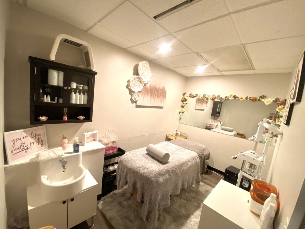 Nail Salons Near Me in Denver | Best Nail Places & Nail Shops in Denver, CO!