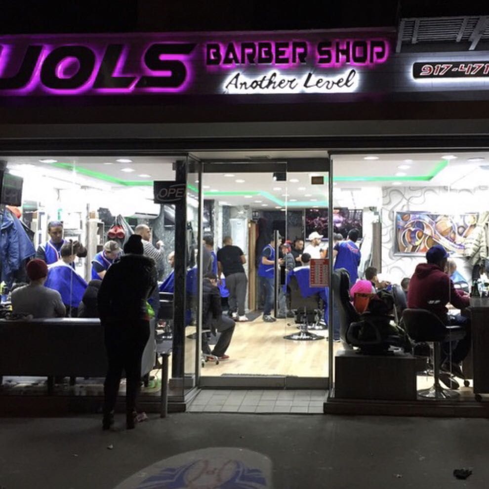 La Fama Stilo - Pujols Barbershop, 1367 Ogden Ave, Bronx, 10452