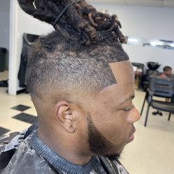 Thee fade god, 2832 W Airline Hwy, Laplace, 70068