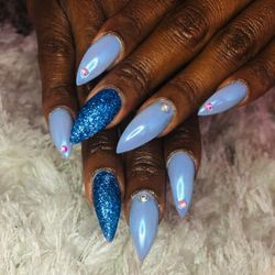 Dee Did Theez, 10420 North Florida Avenue, *Isis Nails*, Tampa, 33612
