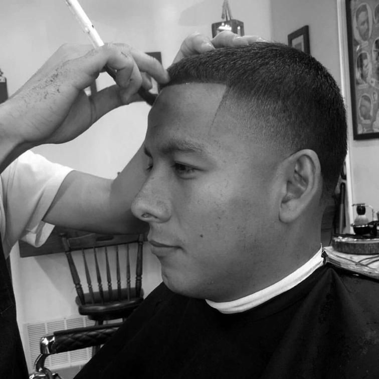 Cesar the barber, 935 North Edgefield Avenue, Dallas, 75208